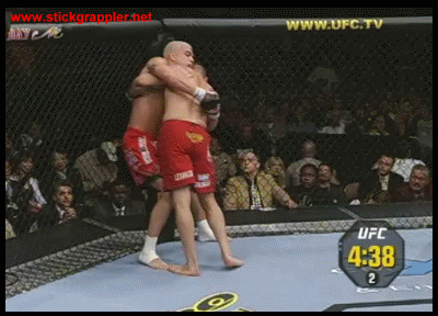 UFC44-TitoOrtizXRandyCouture-Rd2-400-sg.gif
