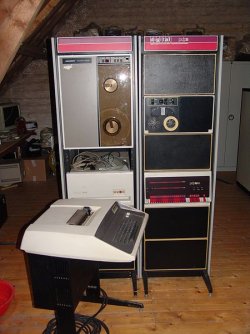 $450px-PDP11-40-geerol.jpg