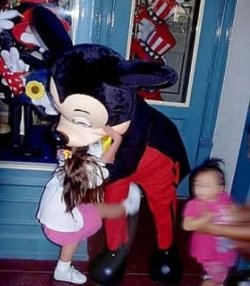 $mickey_mouse_kick_nuts.jpg
