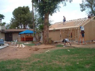 $roof goin up.jpg