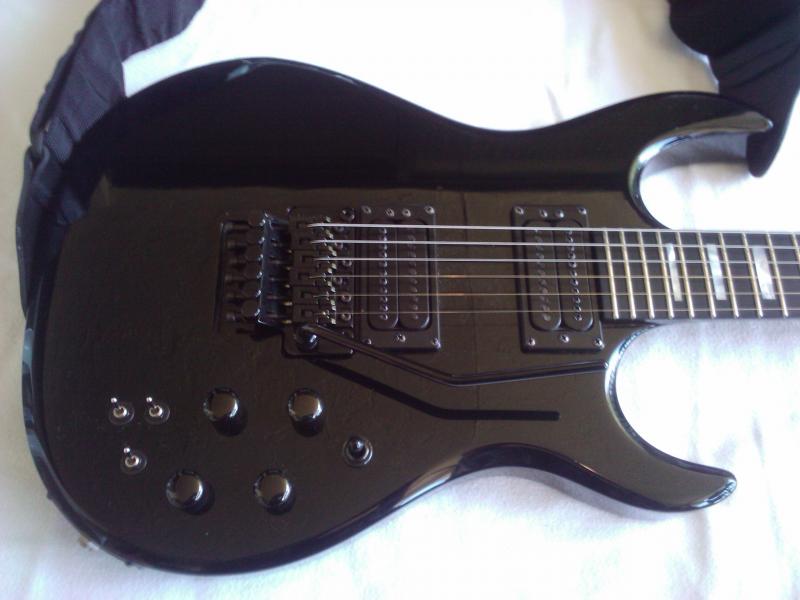 Carvin DC 200 (body detail)