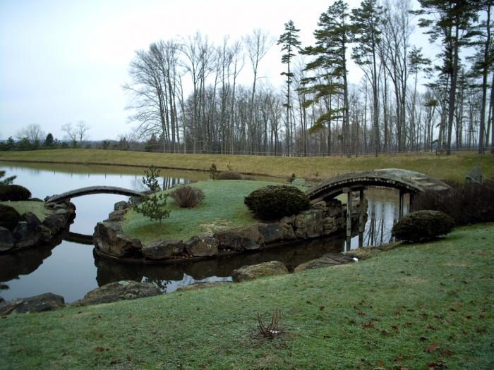 Close image of two arc bridges connecting 2 of the three islands on the pond. Sadly, there is no access to the islands.