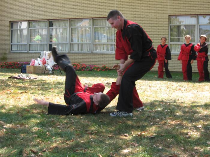 Me demonstrating The Dance of Pain on a student at a Demo