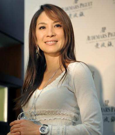 Michelle-Yeoh-michelle-yeoh-31733913-392-462.jpg