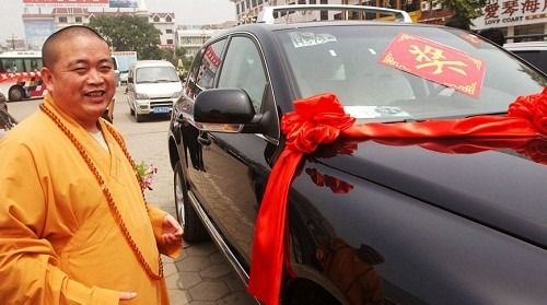 shaolin-temple-abbot-and-its-car.jpg
