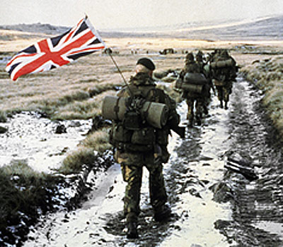 falklands_6_yomp.jpg